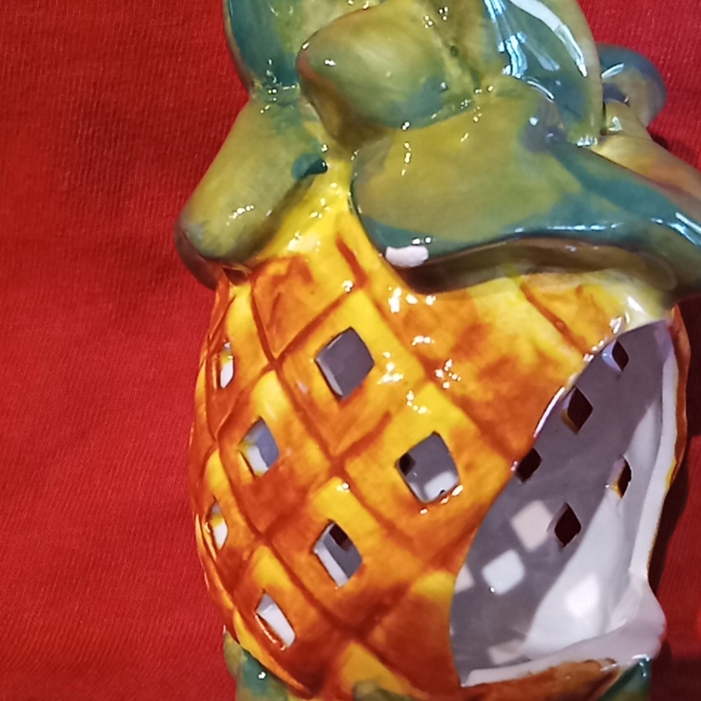Tea Light Candle Lamp. PINEAPPLE Ceramic Holder. By Island Heritage 2007. - Picture 9 of 14